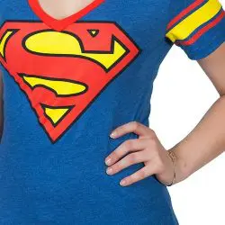 women's shirts that show cleavage